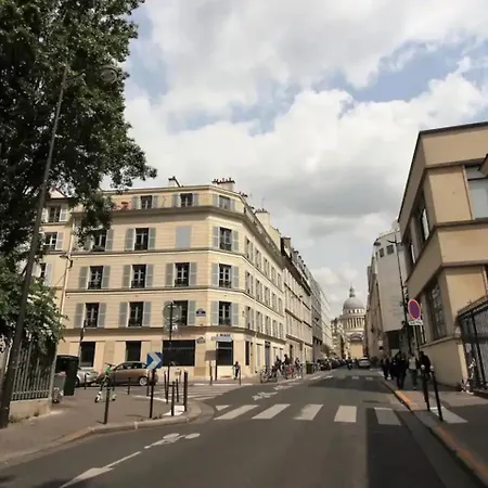 5 Au Dernier Etage 아파트 *